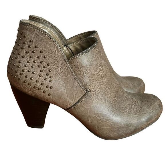 SBICCA Taupe Studded Stacked Heel Ankle Boots 9W - Picture 2 of 8
